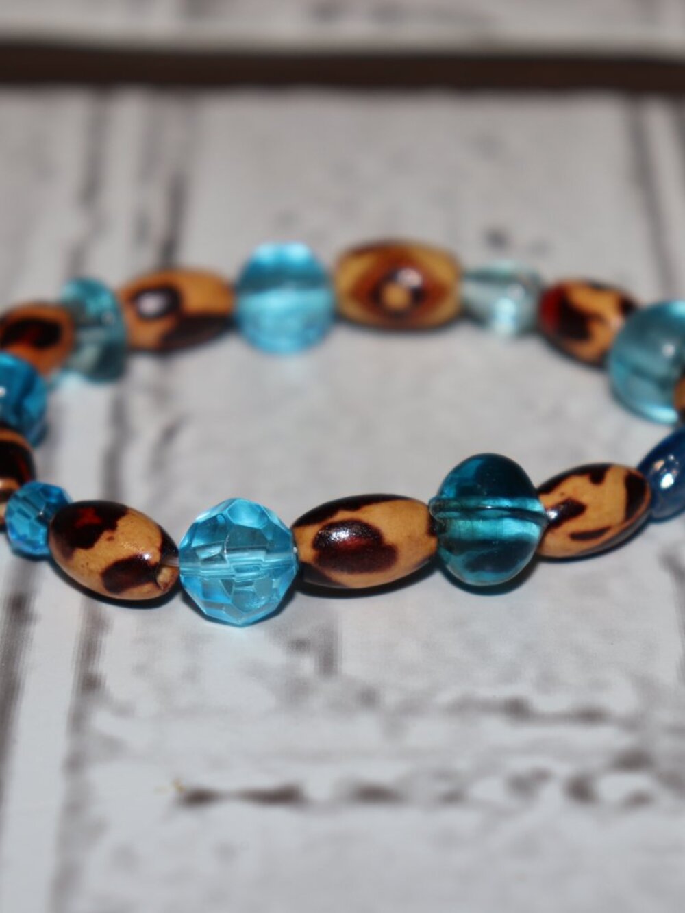 🤎💙✨ NWOT Wooden & Blue Glass Beaded Bracelet · 7"